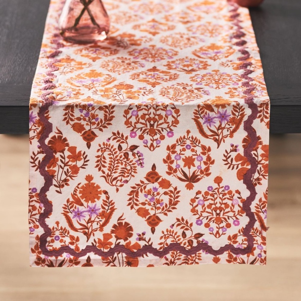 Meera‎ table runner